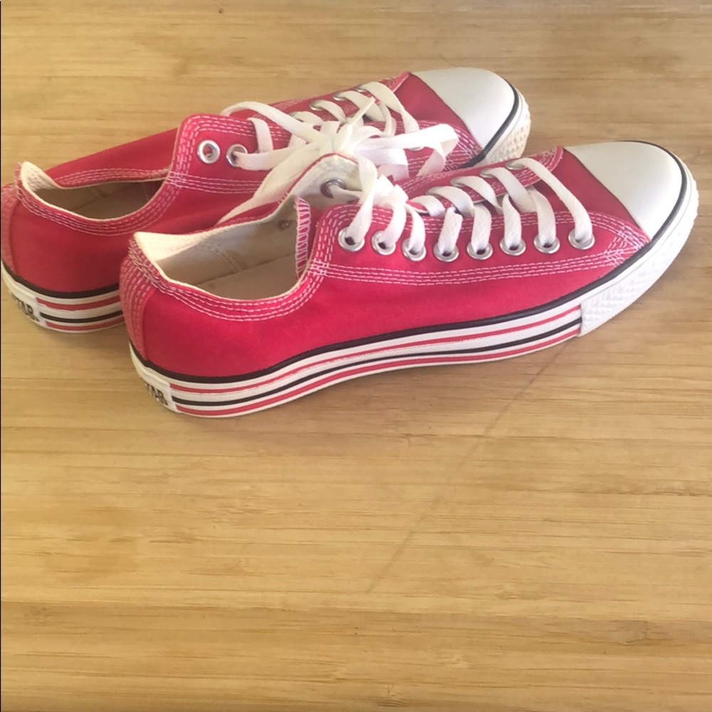 Converse All Star sneakers women’s 9/men’s 7